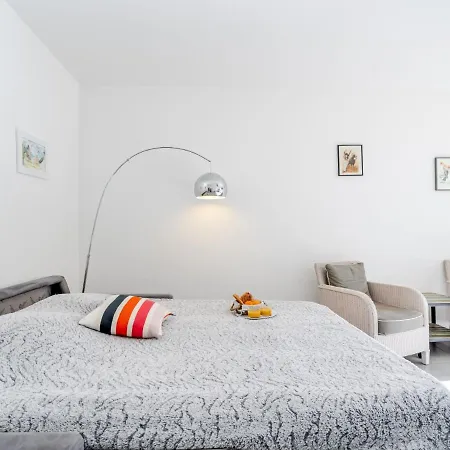 Apartment Studio Joanis-1 By Interhome